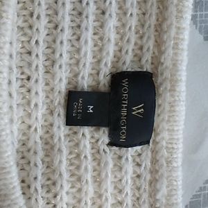 White sweater, short sleeve